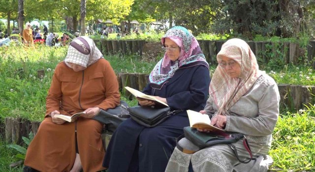 Tuzlada iyilik şampiyonasında 300 öğrenci aynı anda kitap okudu