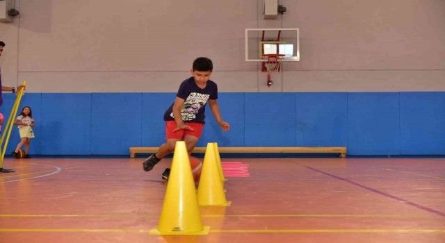 Tuzlalı gençler 15 farklı spor branşında eğitimlerini sürdürüyor
