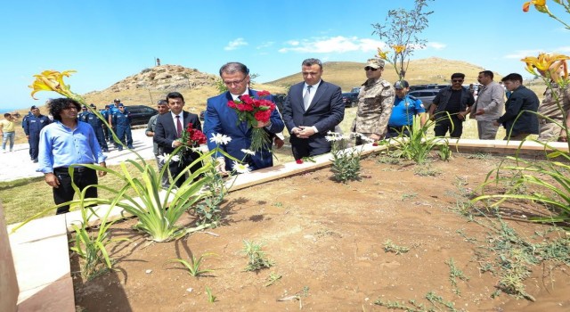 Uçak kazasında şehit düşen emniyet mensupları için anma töreni