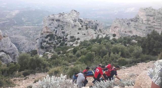 Uçuruma düşen motosikletin sürücüsü yaralandı