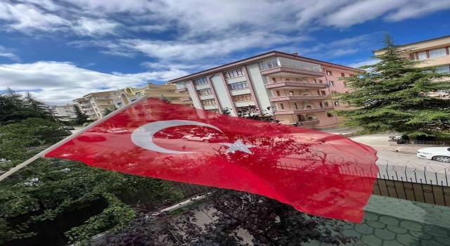 Ukrayna Büyükelçisi Bodnar, 15 Temmuz 2016da bir vatandaşın hediye ettiği Türk bayrağını paylaştı