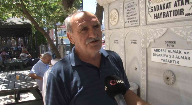 Ümraniyede hayrat çeşmesinin musluğunu çalan hırsız kamerada