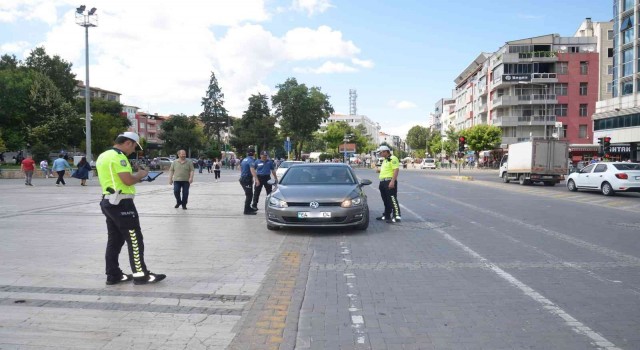 Uşakta bin 638 sürücüye para cezası