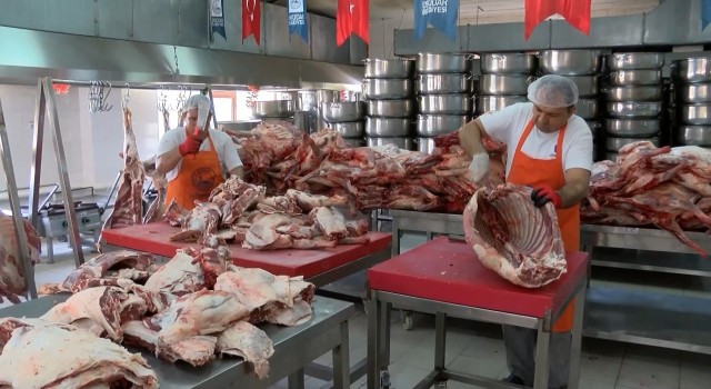 Üsküdarda ihtiyaç sahiplerine 50 ton kurban eti dağıtıldı
