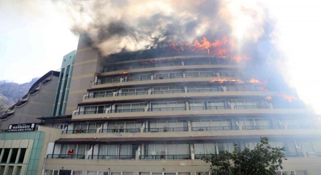 Uygulama otelinin yanan odaları görüntülendi