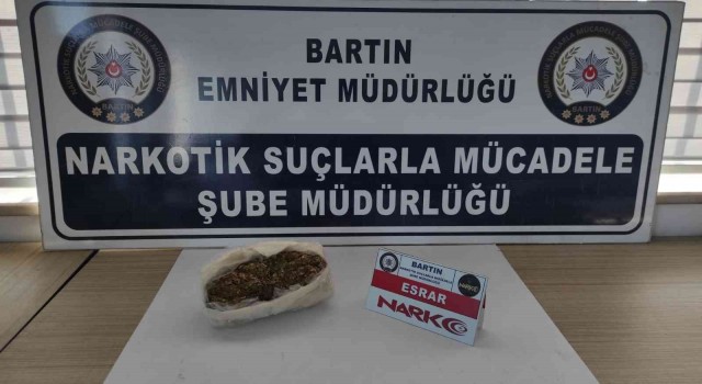 Uyuşturucuyla yakalanan polis memuru tutuklandı