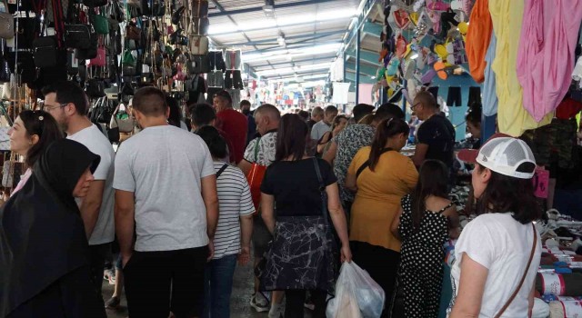 Uzmanından uyarı: Öpüşme ve kucaklaşmalar salgını yaygınlaştırabilir