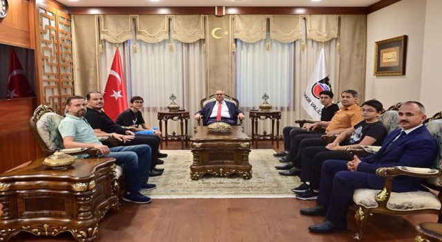 Vali Ali İhsan Su LGSde derece yapan öğrencileri kabul etti