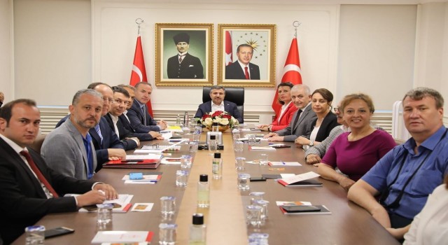 Vali Atay istihdama ve mevsimlik işçilere yönelik toplantılara başkanlık yaptı