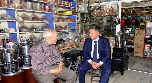 Vali Buhara, tarihi Uzun Çarşı esnafını ziyaret etti