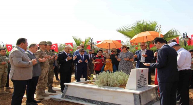 Vali Demirtaş güvenlik güçleri ve şehit aileleri ile bayramlaştı