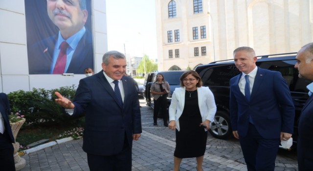 Vali Gül ve Fatma Şahinin Şanlıurfa ziyareti