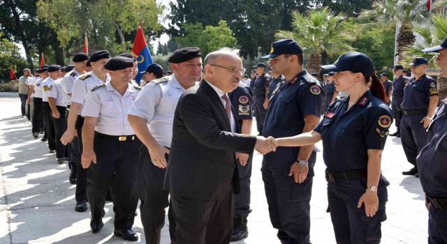 Vali Karadenizden bayram ziyaretleri