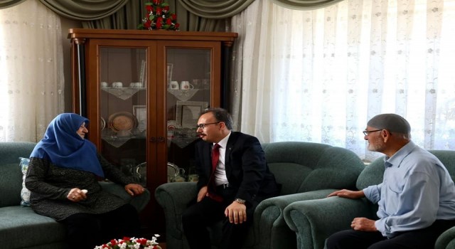 Vali Kızılkayadan şehit ailesine ziyaret