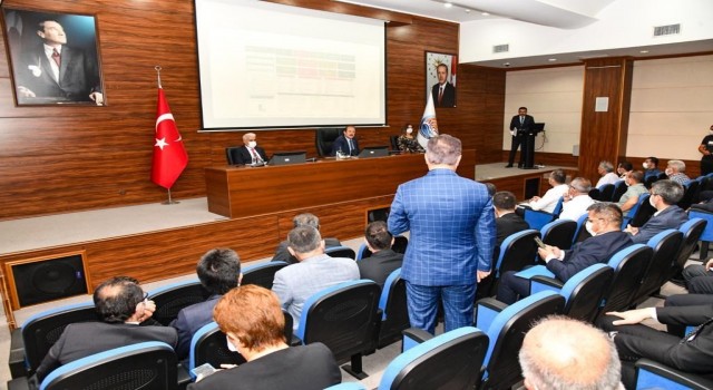 Vali Pehlivan: Yatırımlar sürüyor, çarklar dönüyor