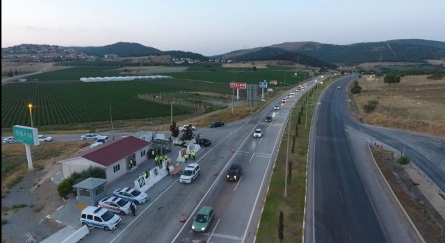 Vali Şıldak, sürücülerle hem bayramlaştı hem de uyardı