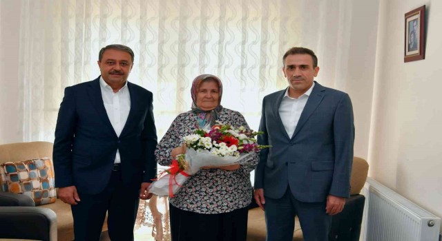 Vali Şıldaktan şehit ailesine ziyaret