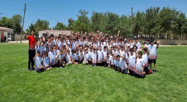 Van Büyükşehir Belediyesinin ücretsiz yaz okullarına rekor katılım