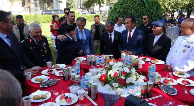 Vanda bayramlaşma töreni düzenlendi