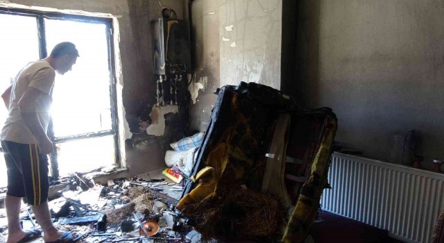 Vanda çıkan yangında 5 kişi dumandan etkilendi