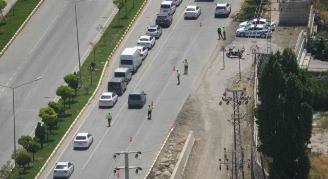 Vanda Kurban Bayramı öncesi karadan ve havadan denetim