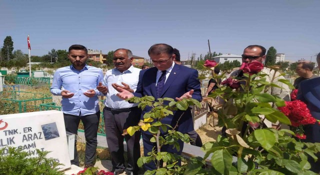 Vanda şehit mezarları ziyaret edildi