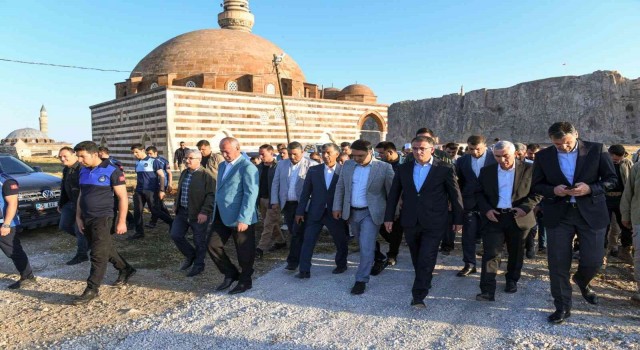 Vanda tarihi Kaya Çelebi Camii ibadete açıldı