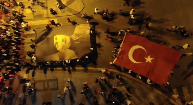 Vatandaşlar o karanlık geceyi anlattı: Cumhurbaşkanımızın çağrısıyla meydanlara indik