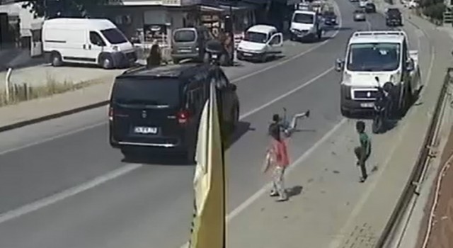 Yalovada yolun karşısına geçmeye çalışan çocuğa minibüs çarptı