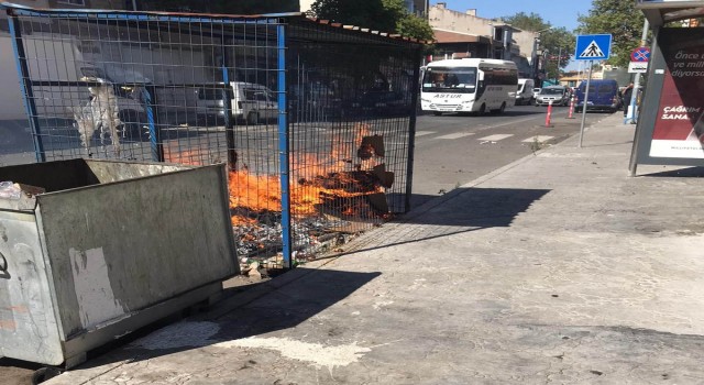 Yanan geri dönüşüm konteynırını vatandaşlar söndürdü