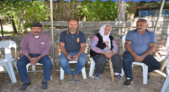 Yaşlı kadını arama çalışmalarına skorsky tipi helikopter de dâhil oldu