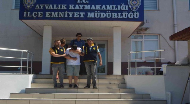 Yaşlı kadının evinden ziynet eşyalarını çalan hırsızlar polisten kaçamadı
