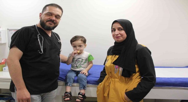 Yemek yiyemeyen akalazya hastası çocuk Türkiyede sağlığına kavuştu
