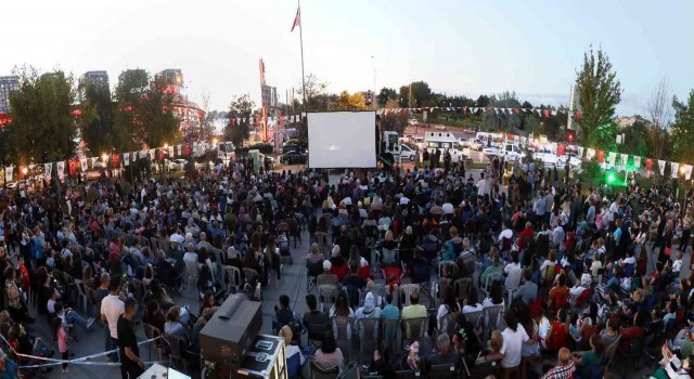 Yenimahallede açık hava sinema günleri başladı