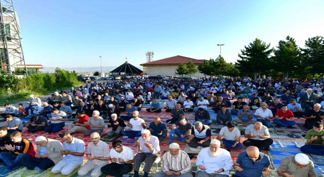 Yeşilyurt Gedik Namazgâhında Bayram Namazına ilgi büyük oldu