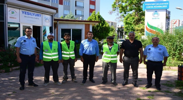Yeşilyurtta kağıt toplayıcıları kayıt altına alınıyor