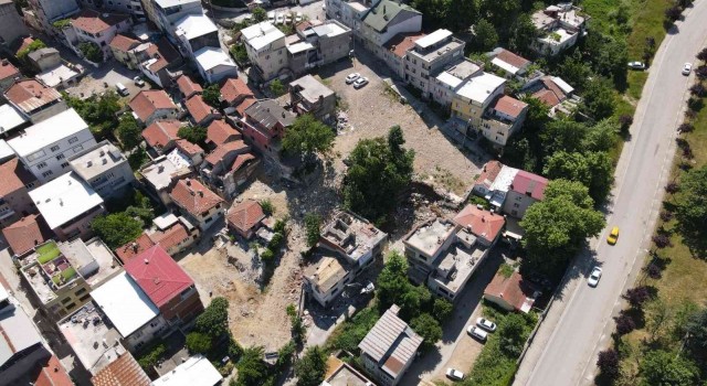 Yıldırımda yollar yenileniyor