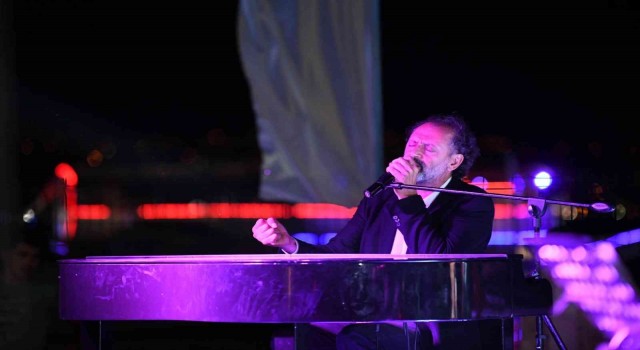 Yücel Arzen, performansıyla vatandaşlardan tam not aldı