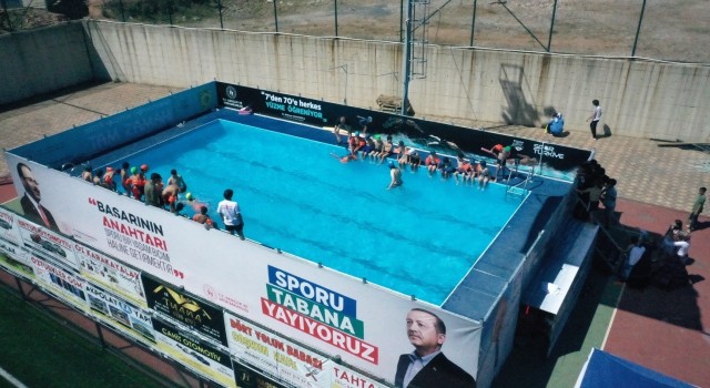 Yukarı Herekede havuz keyfi