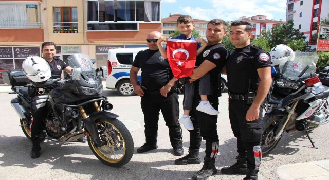 Yunus timleri şehit çocuğu Egehana sürpriz yaptı
