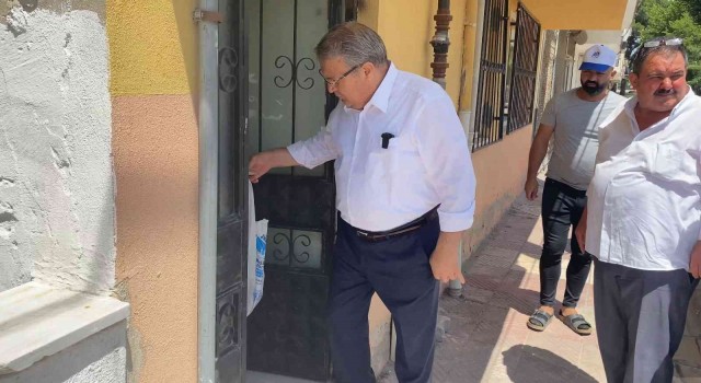 Yunusemrede 5 bin aileye 30 ton kurban eti dağıtıldı