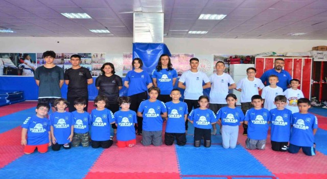 Yunusemrede çocuk ve gençler wushu öğreniyor