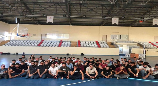 Yurt dışına kaçmaya hazırlık yapan 66 göçmen yakalandı