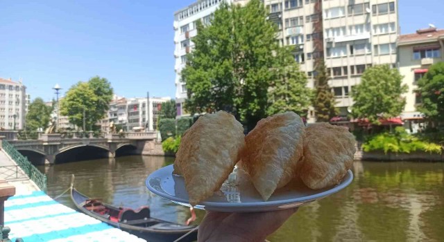 Yurt dışından gelenlerin gözdesi çibörek