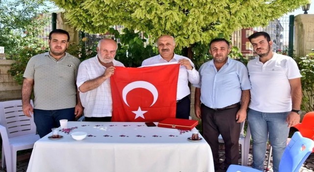 Zelyurt, 15 Temmuz şehidi Bozkurtun kabrini ve ailesini ziyaret etti