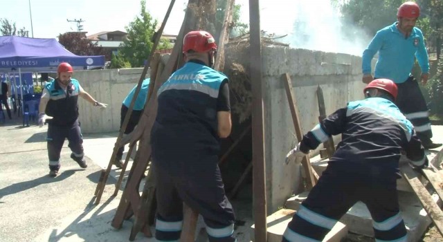 17 Ağustos depremini anma programında nefes kesen tatbikat