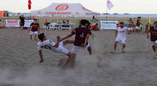 19 Mayısta plaj futbolu
