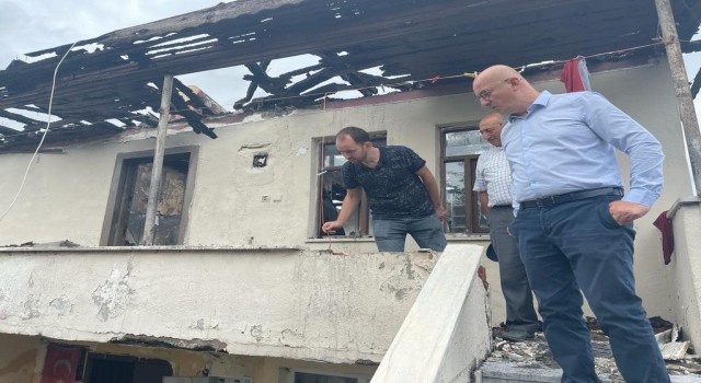 2 katlı ev yangında kullanılmaz hale geldi