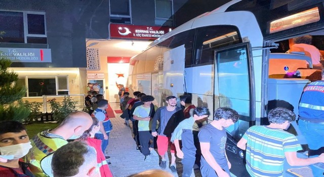 227 Afgan göçmen sınır dışı edilmek üzere İstanbula gönderildi
