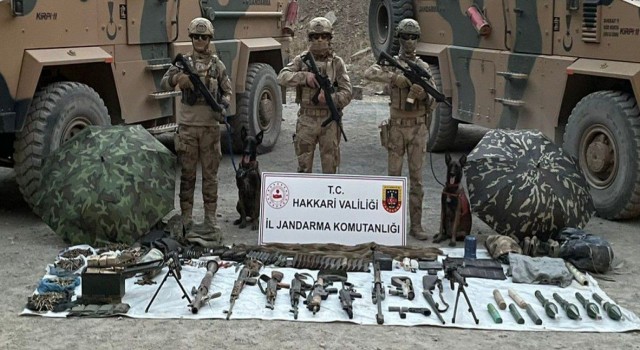 3 teröristin etkisiz hale getirildiği operasyonda çok sayıda silah ve mühimmat ele geçildi